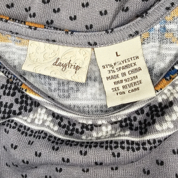 Daytrip Cross sitch like dress Size Large - Picture 6 of 7